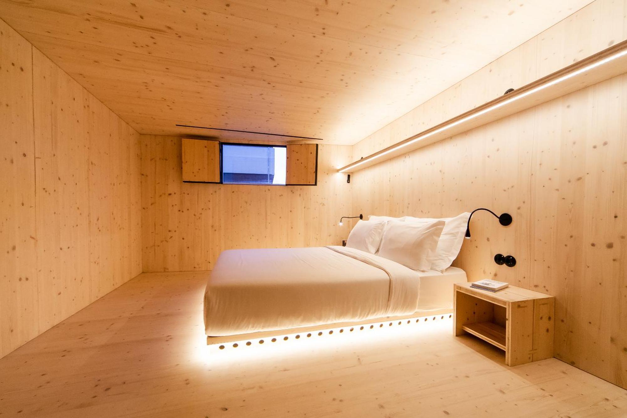 Hotel Zero Box