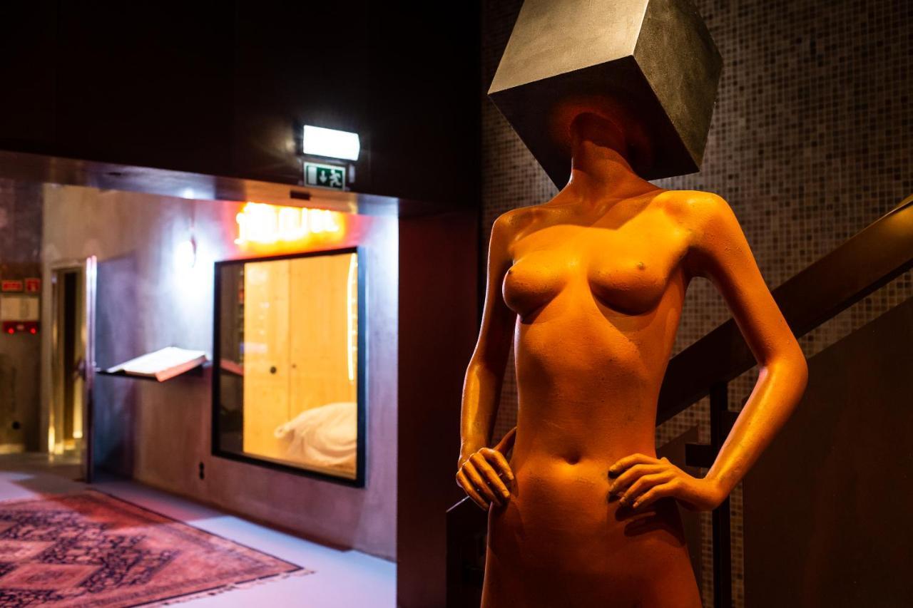Zero Box Hotel